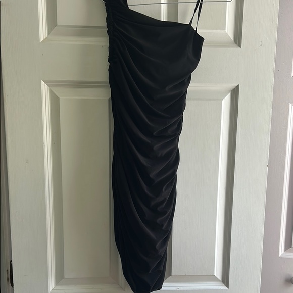 Dresses & Skirts - Elegant Black One-Shoulder Dress